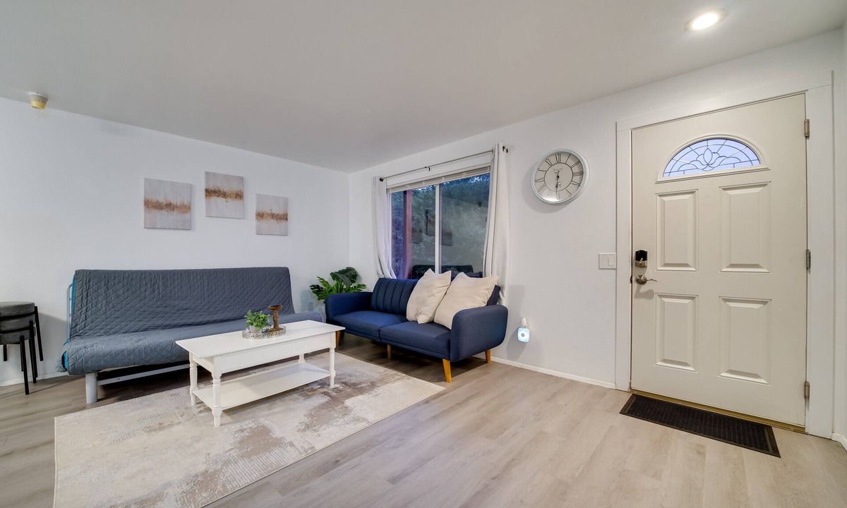 Lake Hills Apartment | Central Bellevue South Suite Near Downtown & I-90