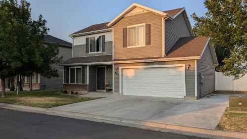 Logan House | Central Mountain Retreat - Sleeps 7!