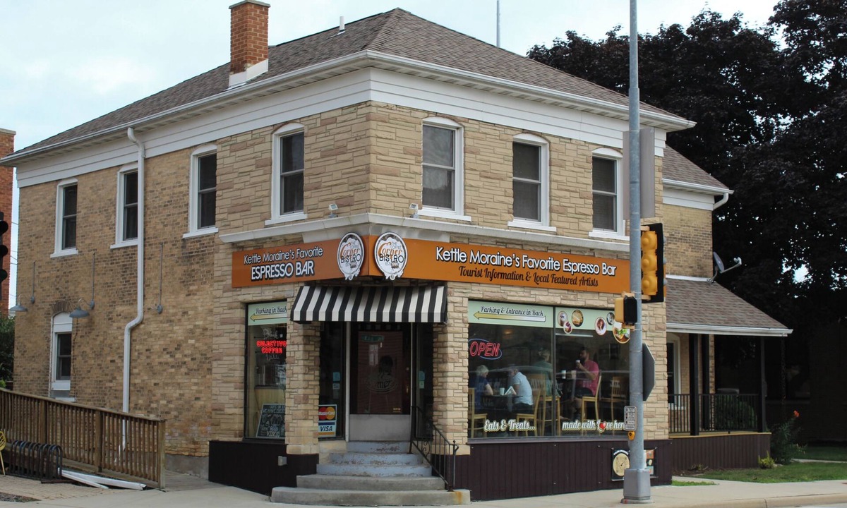 Kewaskum Apartment | Century Cafe Flat