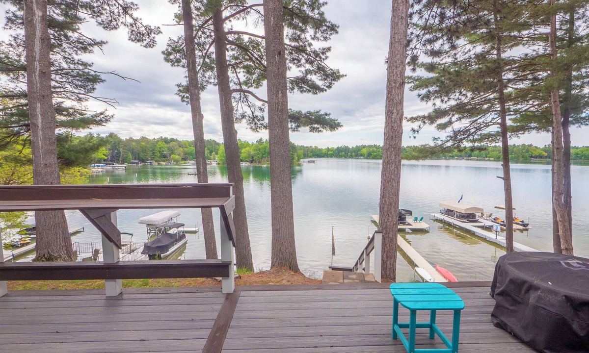 Waupaca House | Chain Lakefront Retreat Awesome Sandbar Newly remodeled