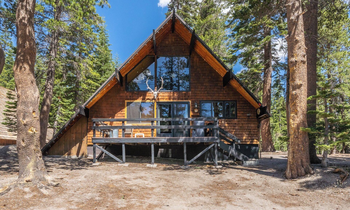 Mammoth Lakes Ski Chalet | Chalet #4, Slope Side Ski in Ski Out Spacious Fami