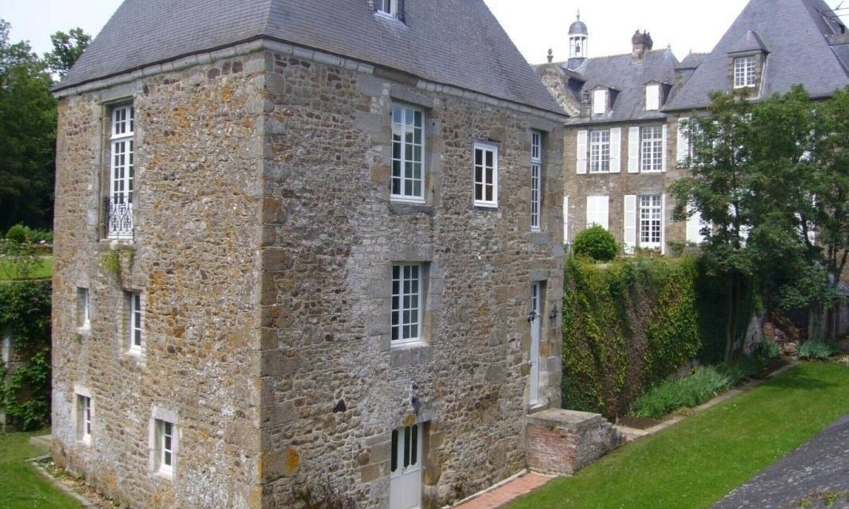 Rabodanges Cottage | Chaplain's House: Charm in Swiss Normandy, Pets Allowed