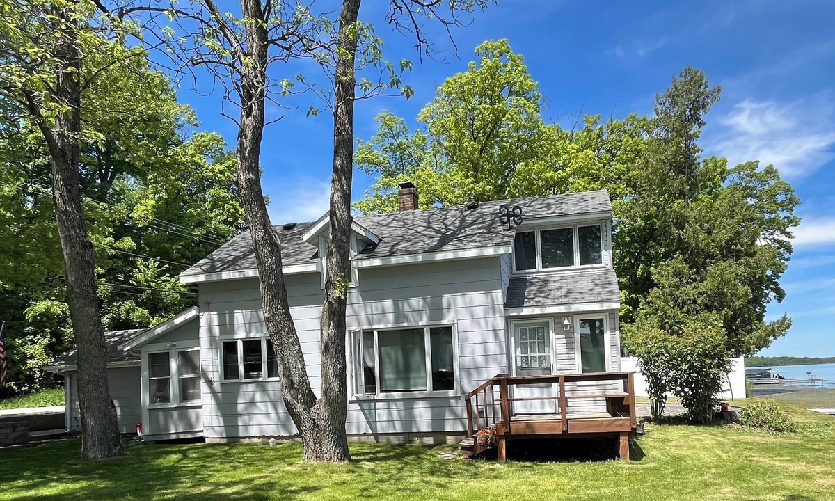 Campbellsport Cottage | Charming 2-bedroom cottage on Long Lake Dundee. WI Property right on the water