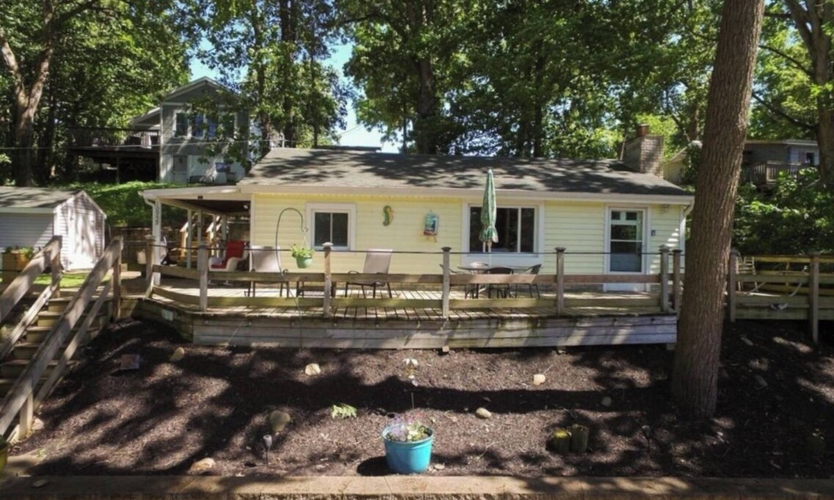 Monticello Cottage | Charming 2-bedroom cottage in peaceful Monticello with AC, WiFi