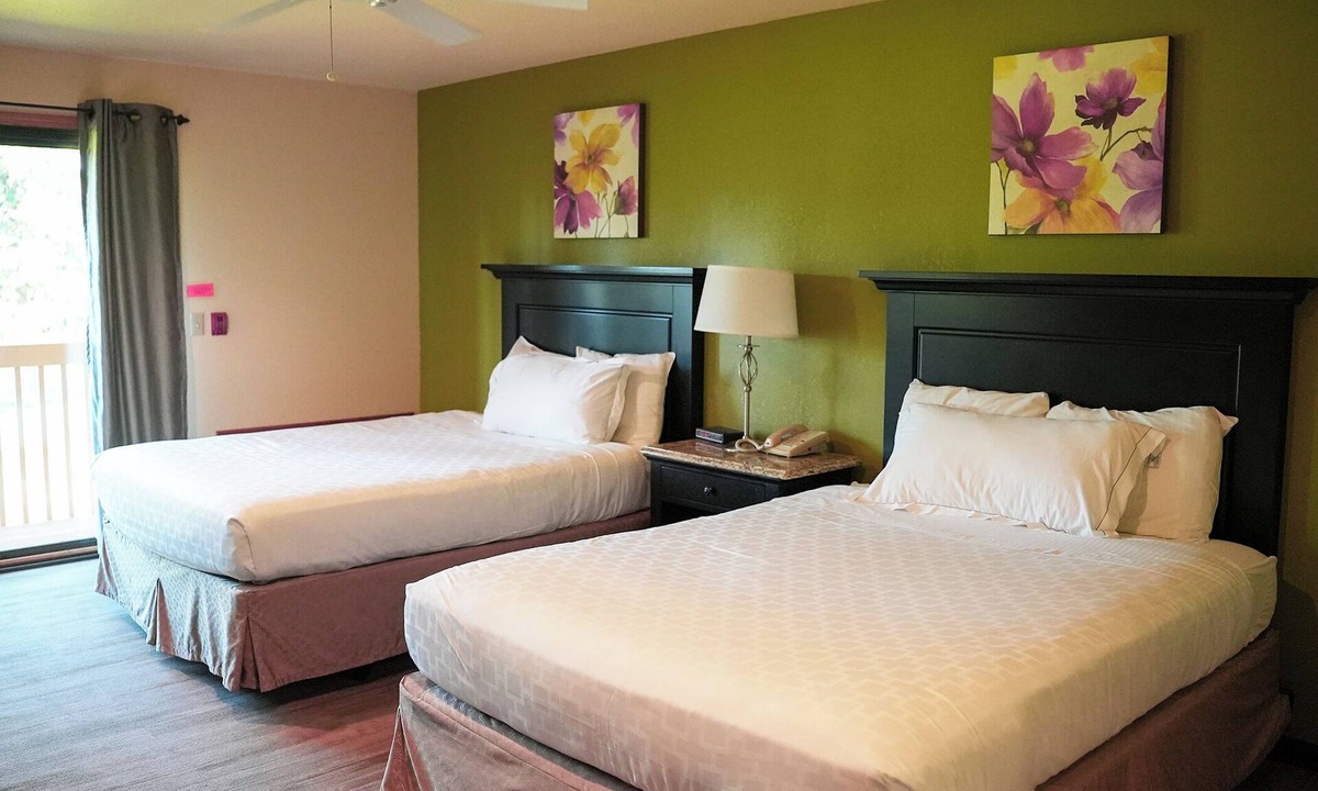 Mishicot Condo | Charming 2-bedroom condo in lovely Mishicot only 32 miles from Green Bay!