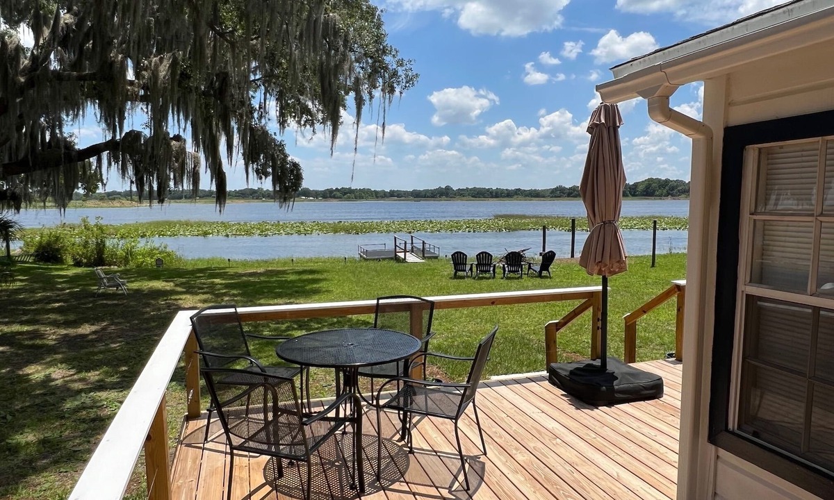 Inverness Cottage | Charming 2-bedroom renovated Lake Cottage with Cozy Vibes and an Amazing View