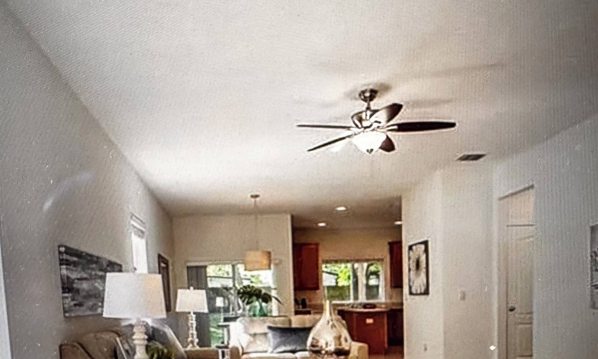 Riverview House | Charming 2-bedroom townhome in beautiful Riverview with WiFi, AC
