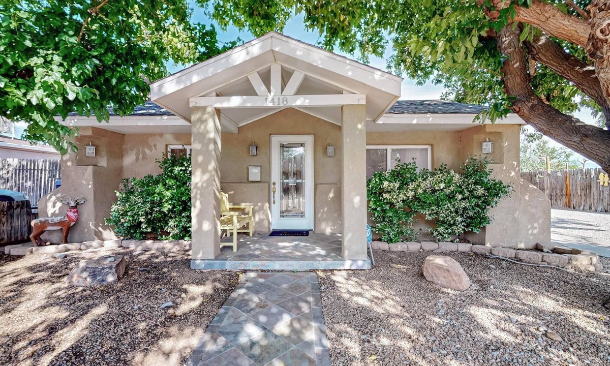 Sawmill Area House | Charming 2-bedroom bungalow in beautiful Albuquerque w/AC, WiFi, great location.