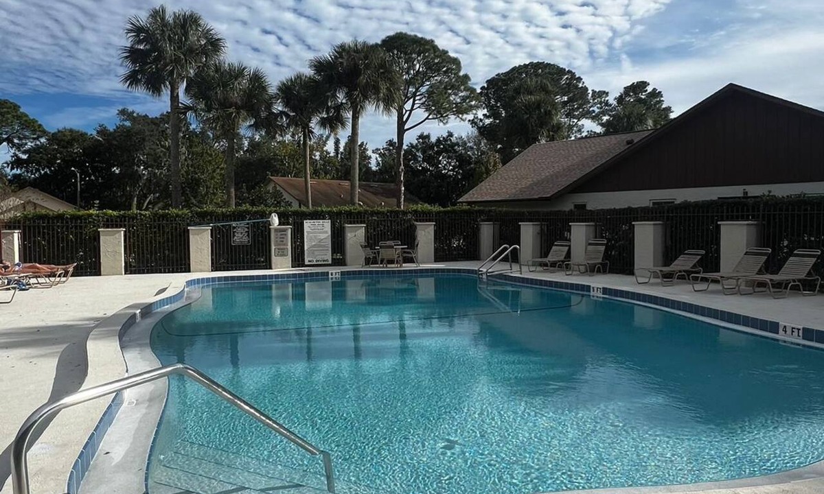 Port Orange House | Charming 2-bedroom townhome with WiFi, AC in peaceful Port Orange.