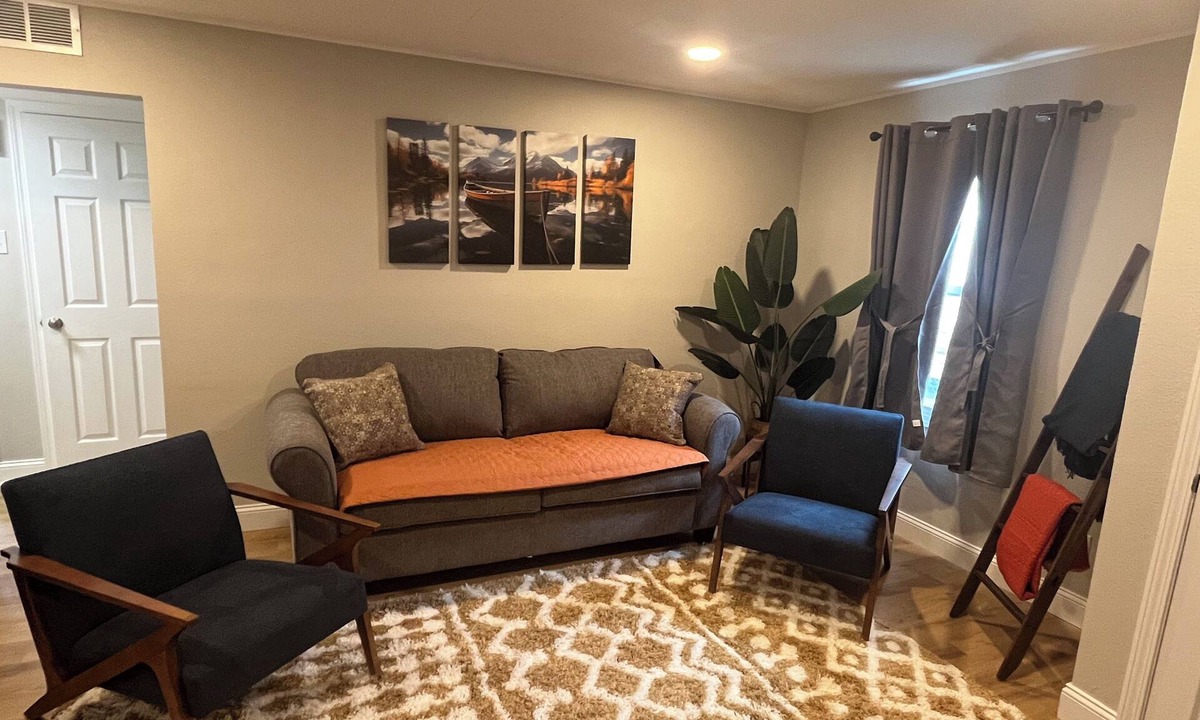 Springfield House | Charming 2BR Home in Springfield with AC near Fairgrounds & Hospital