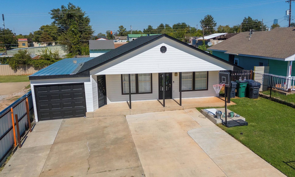 Central Oklahoma City House | Charming 3-bedroom house with WiFi, AC in awesome Oklahoma City.