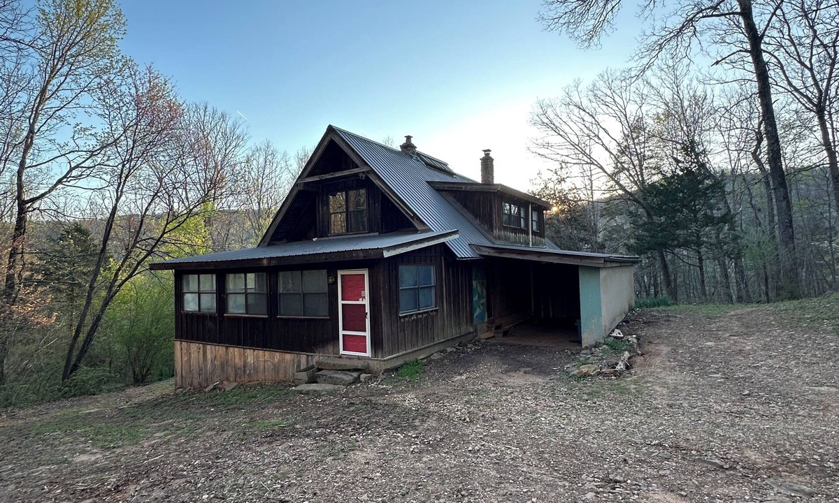 Fox Cabin | Charming 3-bedroom cabin with AC and WiFi in Fox, AR