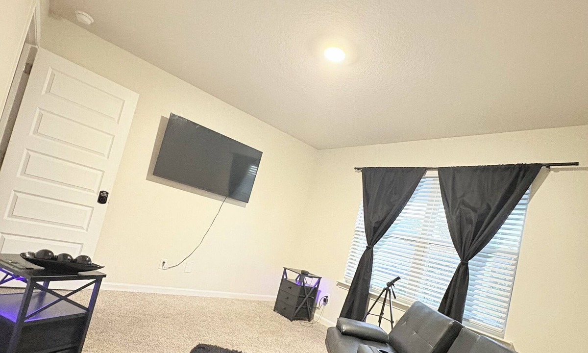 Semmes House | Charming 3-bedroom house in Semmes with cool AC breeze
