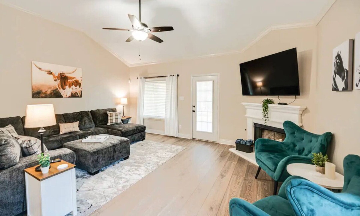 Saginaw House | Charming 3BR Home Near Ft. Worth & Stockyards w/King Bed, Covered Patio & Grill