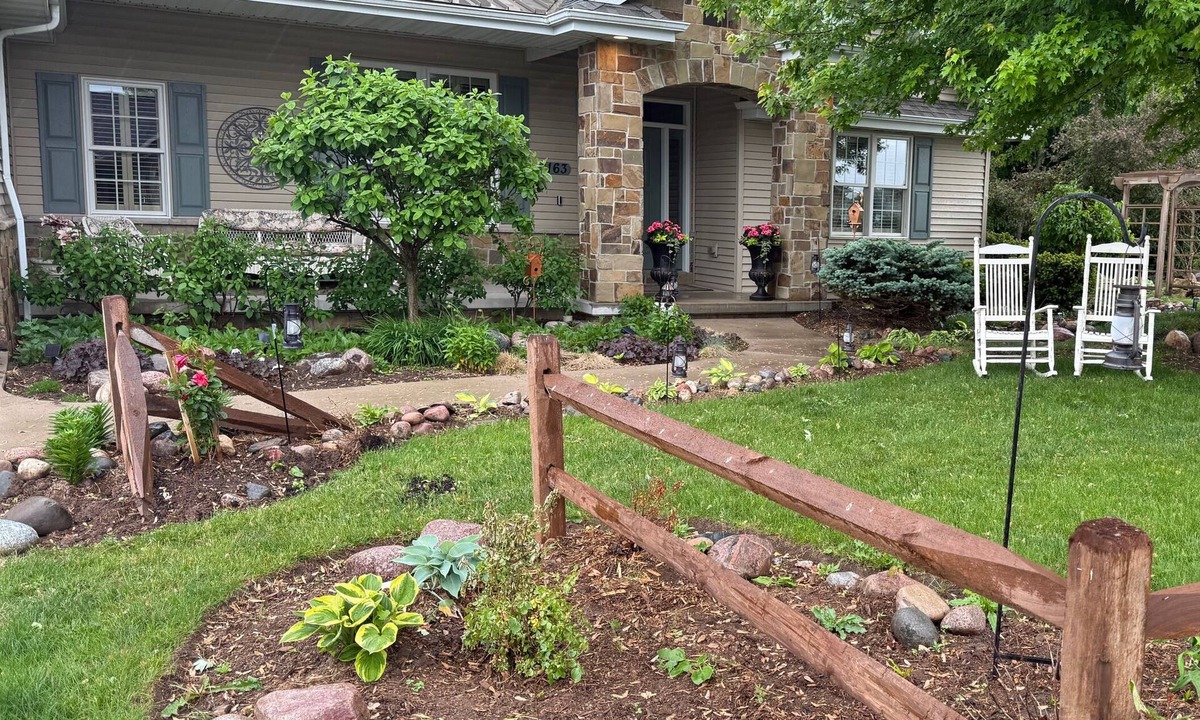 Neenah House | Charming 4-bdr chateau in Neenah. Includes 75 ft RV pad with power & water h/u's