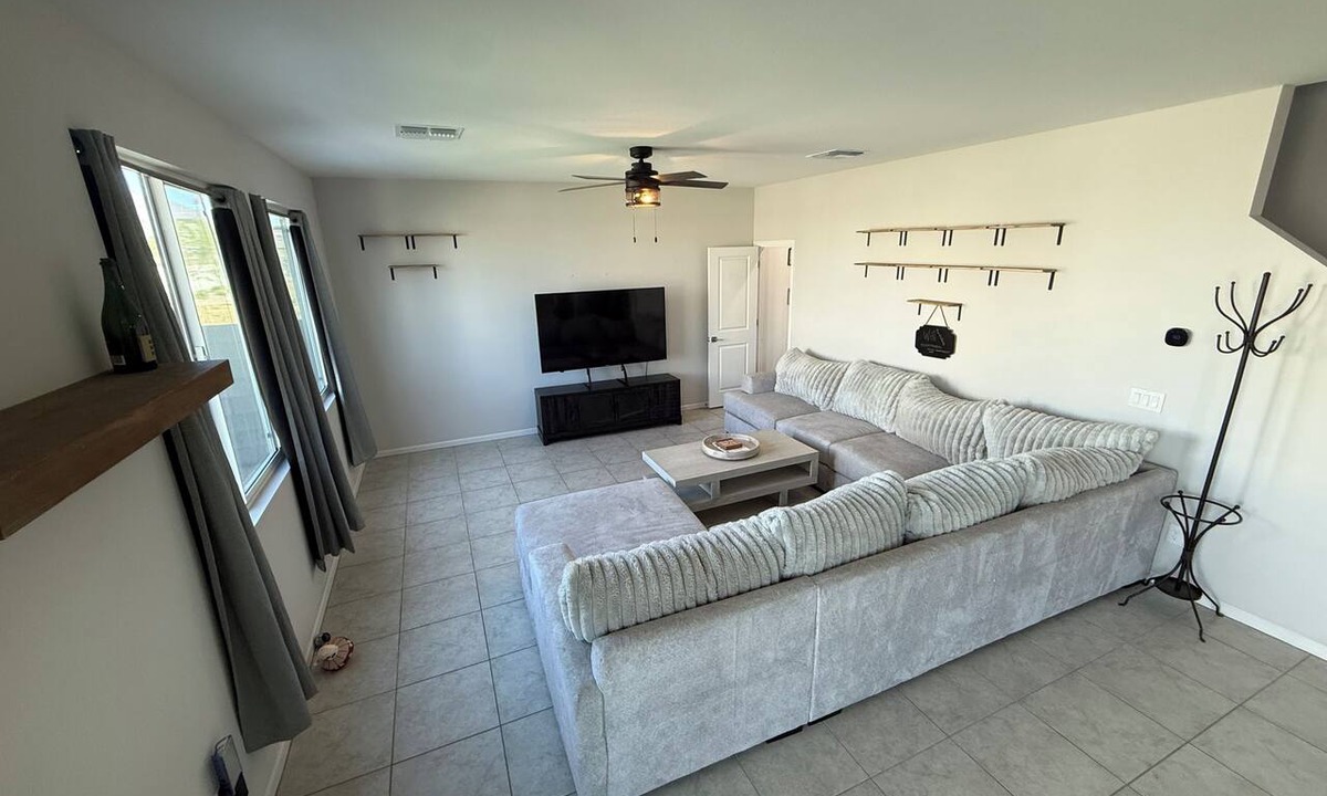 Apache Junction House | Charming 4BR/3B home with pool access near Superstition Mountains