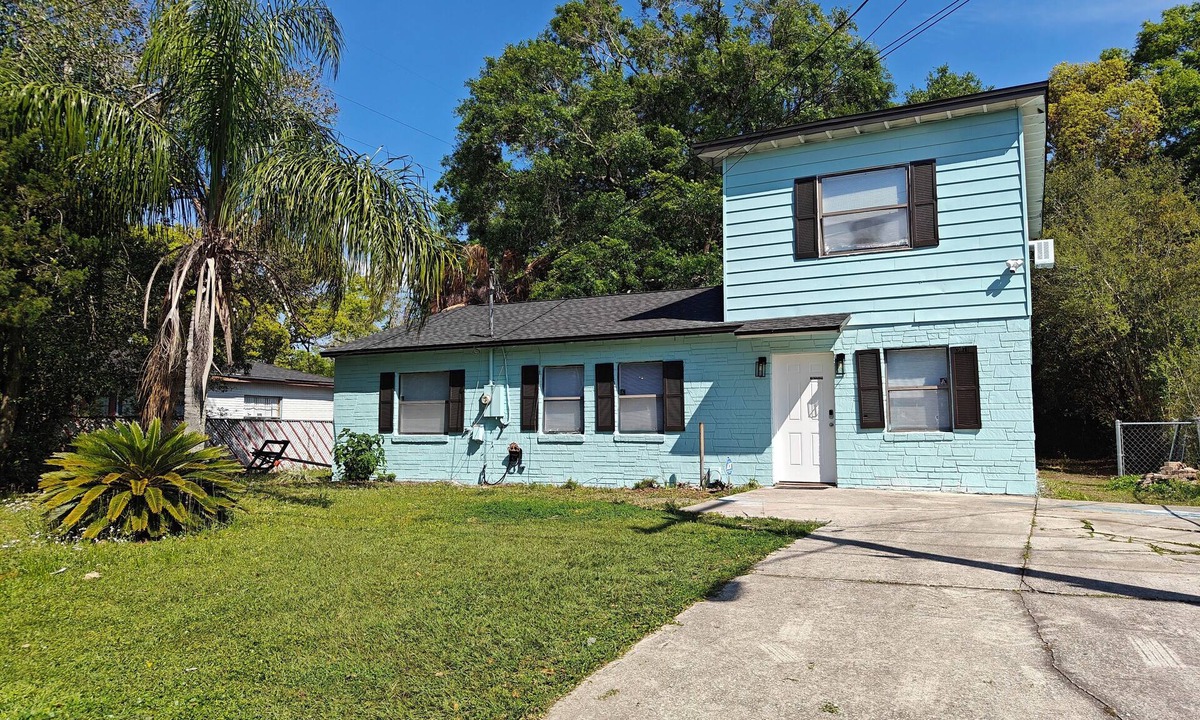 Jacksonville House | Charming 5-bedroom house with AC in Jacksonville