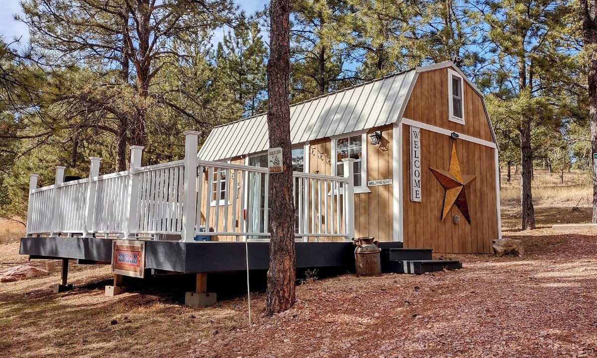 Hermosa Cabin | Charming Cabin with AC, heating, hot tub, at Painted Buffalo Resorts