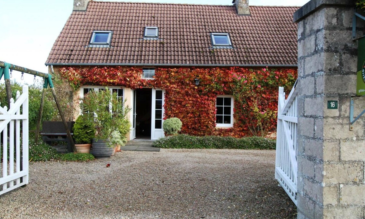 Theville Cottage | Charming Cottage with Internet and Pets Allowed