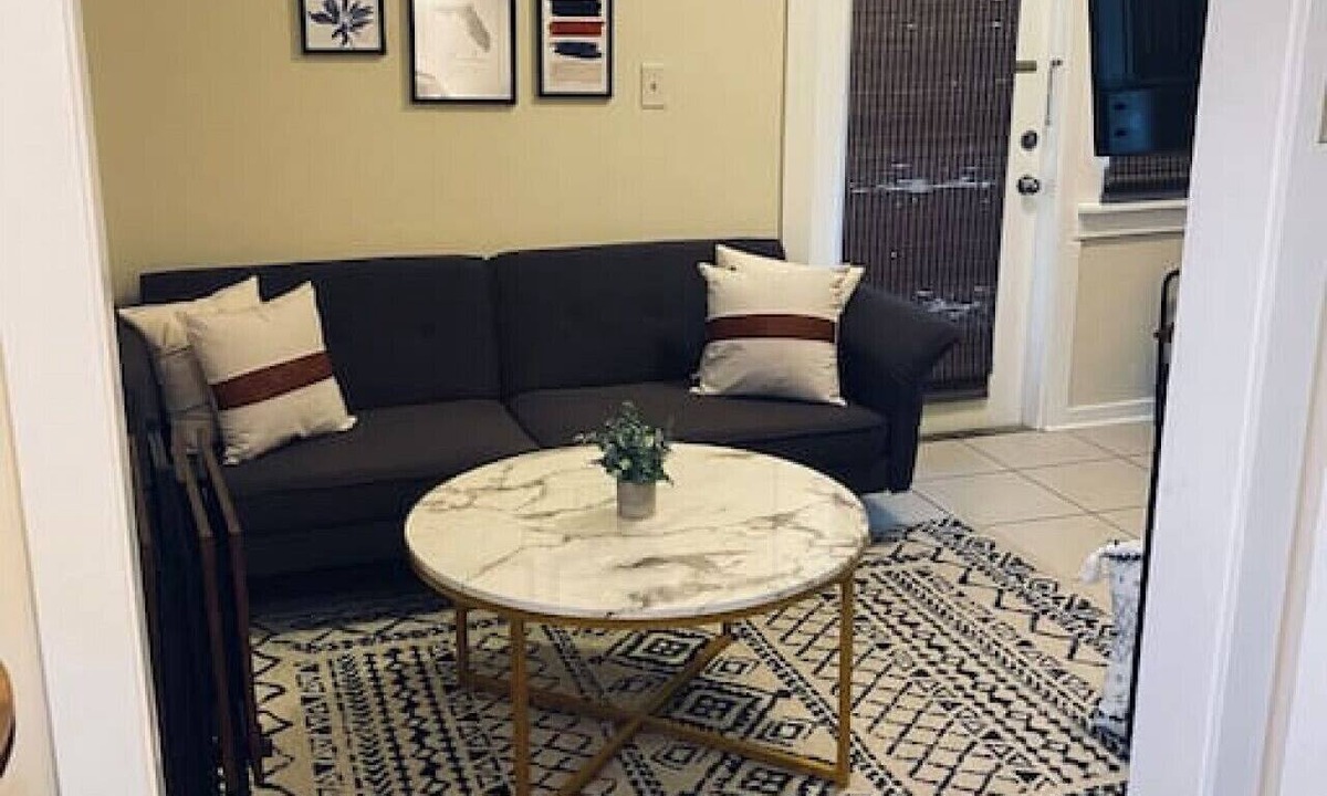 Lincolnville Apartment | Charming Downtown Hideaway Near Nights of Lights with Parking