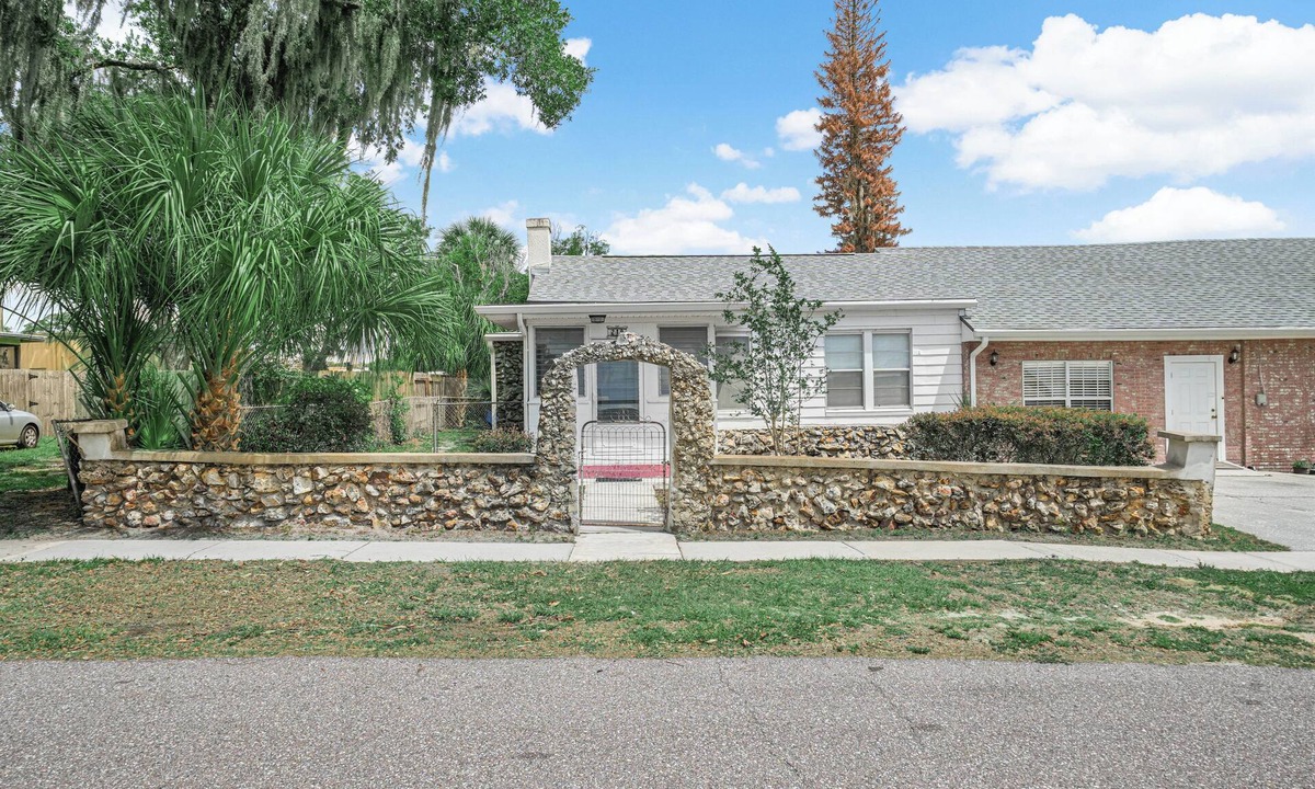 Polk City Cottage | Charming Historic Cottage with Cozy Porch and Garden Retreat