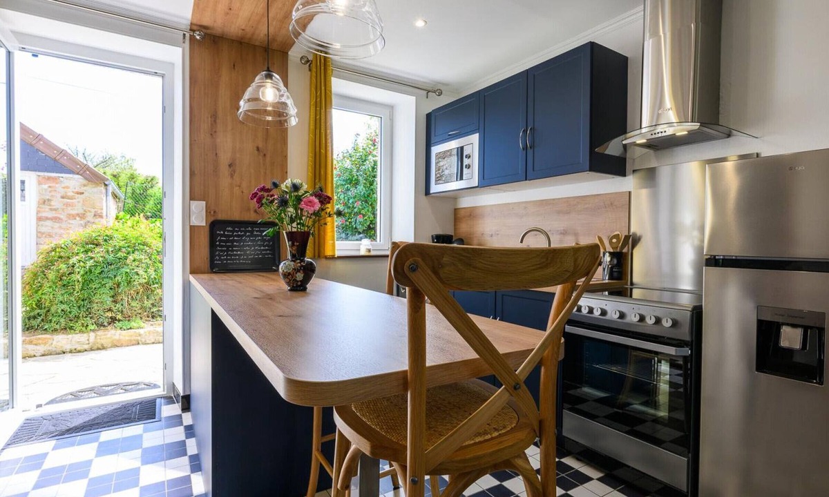 Saint-Pierre-Eglise Cottage | Charming house, enclosed garden - 4 guests