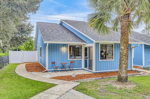 Indian Trails House | Charming home near beach & golf with central AC & patio - dog-friendly
