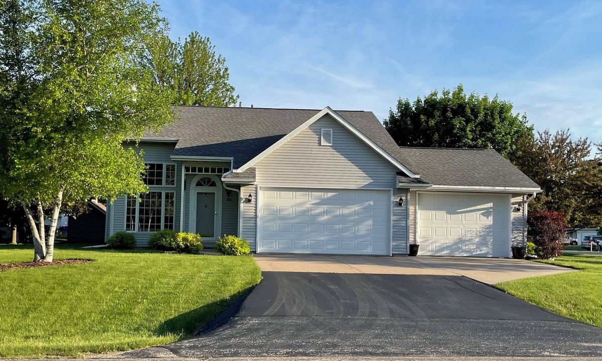 Butte Des Morts House | Charming house in enchanting Oshkosh with 4 Bedrooms, WiFi, AC