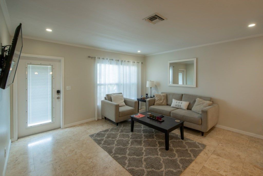 South Middle River Apartment | Charming Oasis with a Pool! (Unit #103) WILTON/FLL