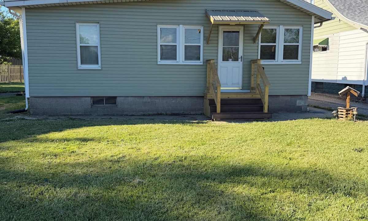 Ashtabula House | Charming recently renovated house with AC, WiFi, in The Ashtabula Harbor