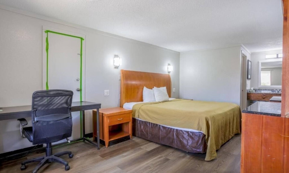 Richmond Hotel | Charming Room Stay Near Silver Lake – Explore and Enjoy Vibrant Richmond