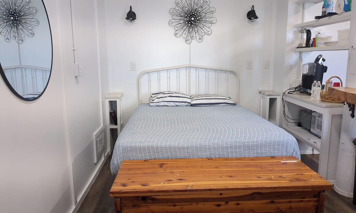 Fairhope House | Charming studio with pier on Mobile bay