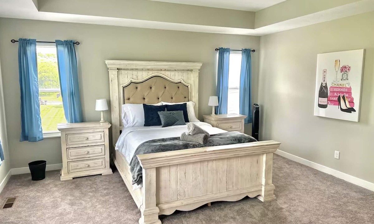 Maxwell Bed & Breakfast | Charming Suite in a Spacious Shared Home in Fishers – Utilities included