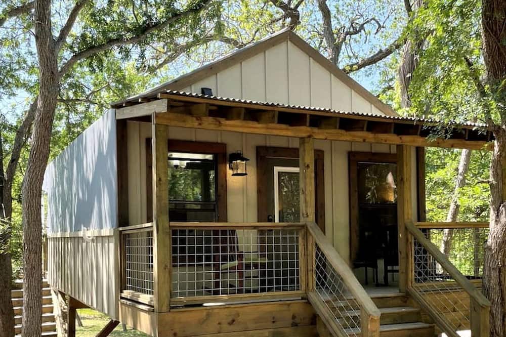 Sutherland Springs RV Rental | Charming Tented Waterfront Cabin #19 in Marion, TX