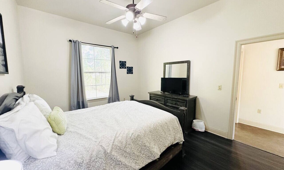 Pine Grove Apartment | Chateau 4, spacious townhouse in Tickfaw, LA