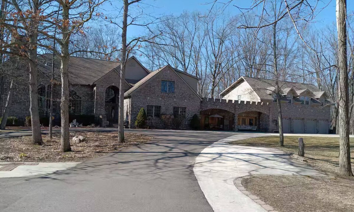 Birch Run Apartment | Chateau Bavaria/Great Corporate Housing