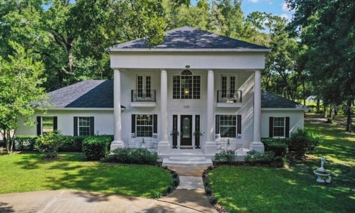 DeLand House | Chateau Les Chenes, an event venue in a gated 2-acres Estate