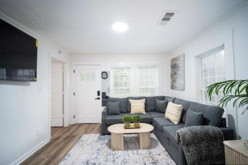 State College House | Chestnut Haven 4BR Families Groups Workers Near Interstate 75 and FVSU