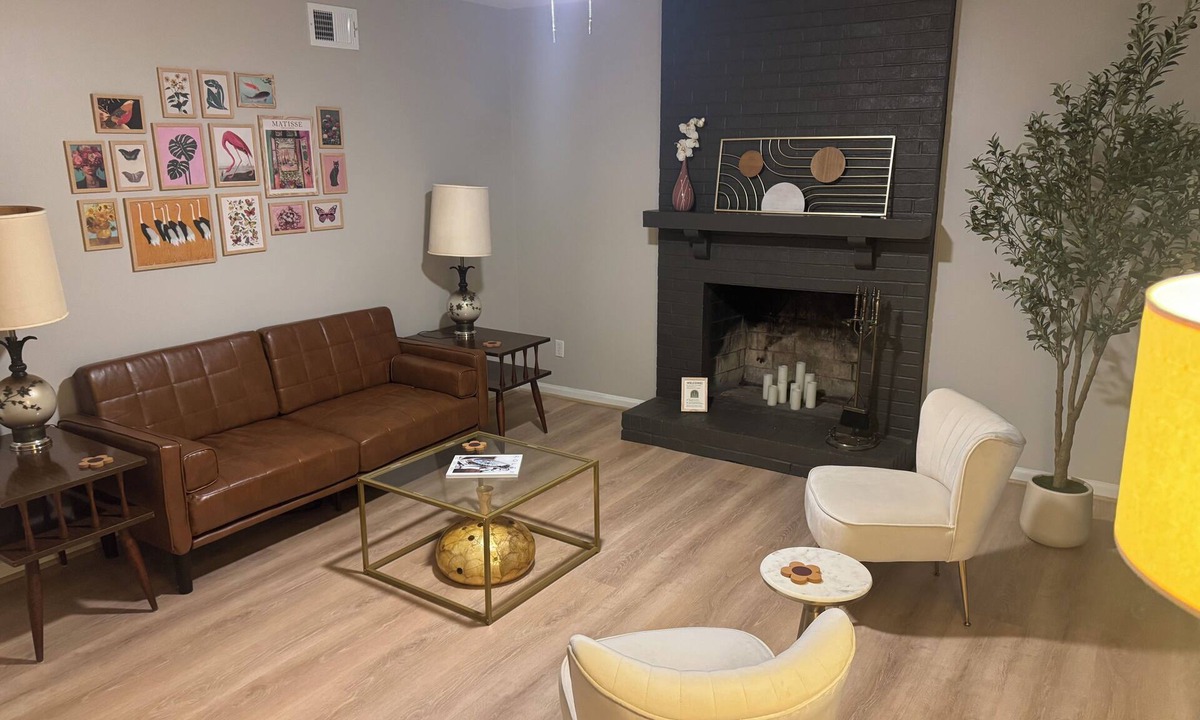 Greensboro House | Chic 3 Bedroom Midcentury Modern Retreat in Wonderful Greensboro