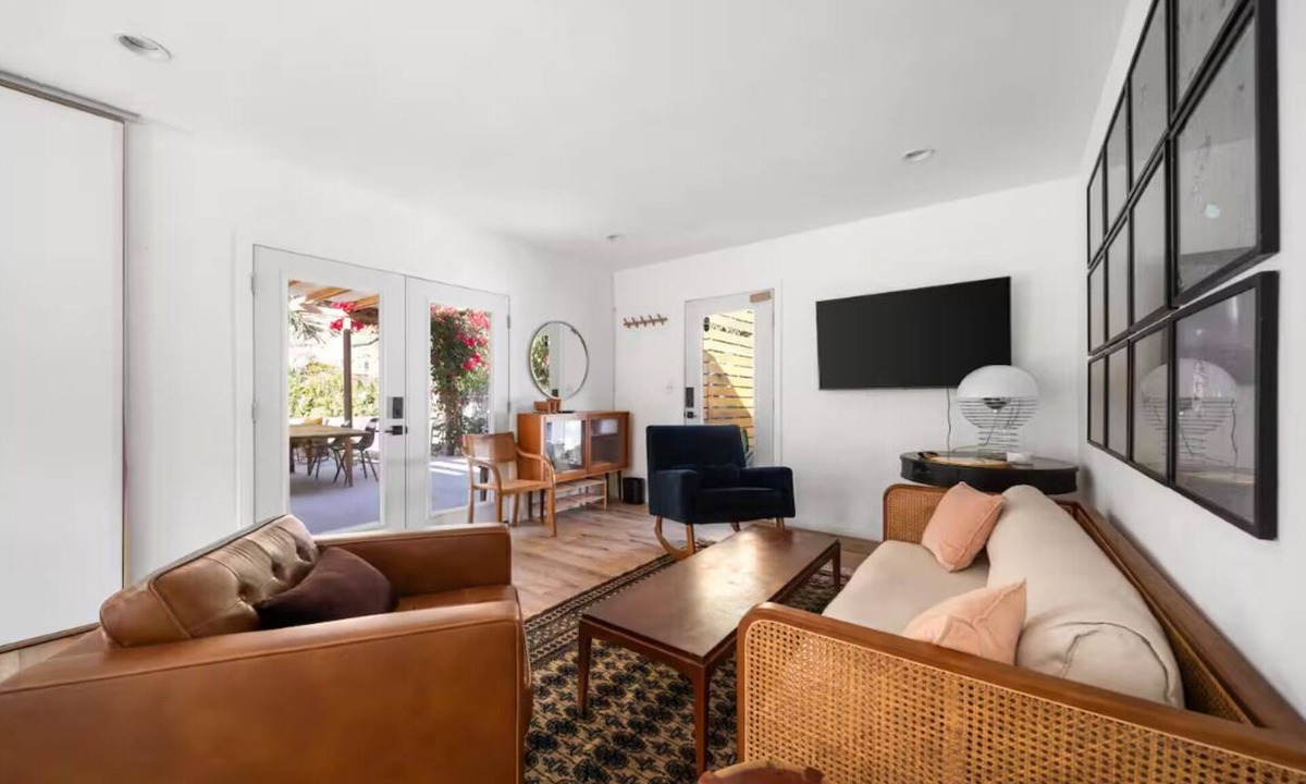 Los Angeles House | Chic 3BR LA Stay + Private Yard