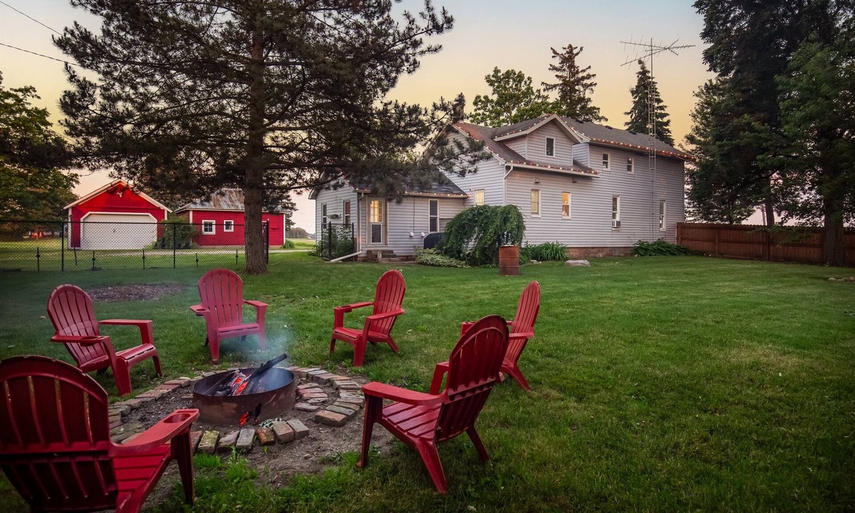 Frankenmuth House | Christmas Farmhouse on 3 Private Acres Pet Allowed