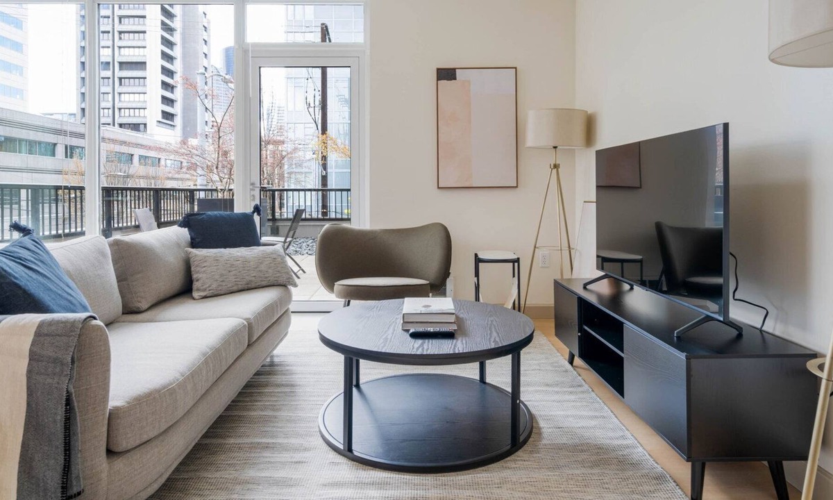 First Hill Apartment | Classic First Hill 2BR w/ Gym, W/D & BBQ, near Seattle U, by Blueground