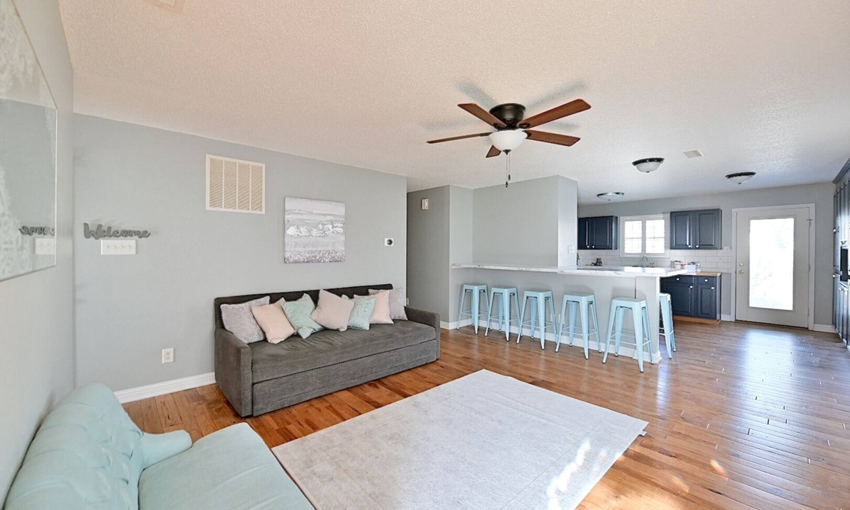Wayne House | Clean Spacious Home | 3 Bedrooms | Close to Airport