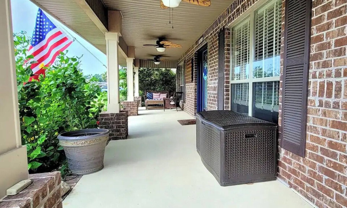 Gulf Breeze House | Coastal Comforts Villa: Spacious 5BR Home Minutes from Navarre Beach