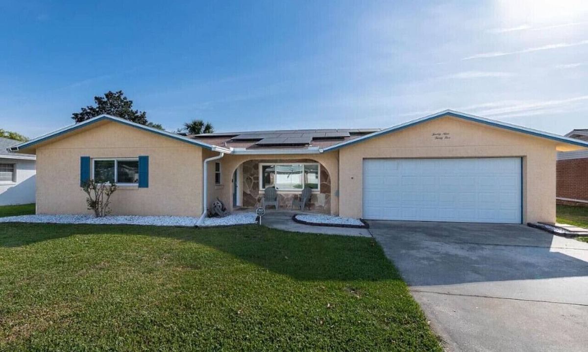 Lantern Park Units House | Coastal Oasis: Spacious 4 bedroom retreat w/pool