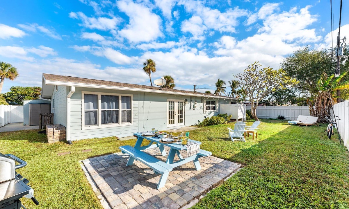 Cocoa Beach House | Cocoa Key | Sunny 4‑Bed Oasis Walk to Beach Bikes & Games 🥥🌴