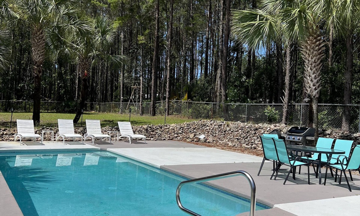 Steinhatchee House | Come relax at - Pura Vida House with pool - sleeps 9