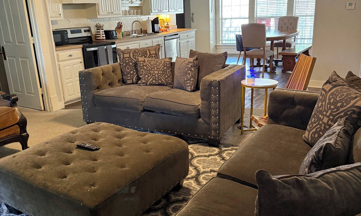 Van Alstyne House | Come stay at the VA Hideaway in downtown Van Alstyne!