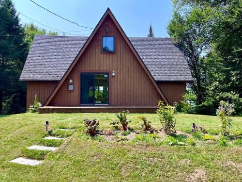 Saint-Aime-du-Lac-des-Iles Ski Chalet | Comfort & Lake Access - Au Pic du Lac