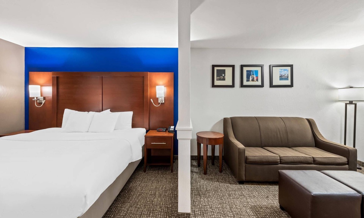 Fairborn Hotel | Comfort Inn & Suites Fairborn near Wright Patterson AFB